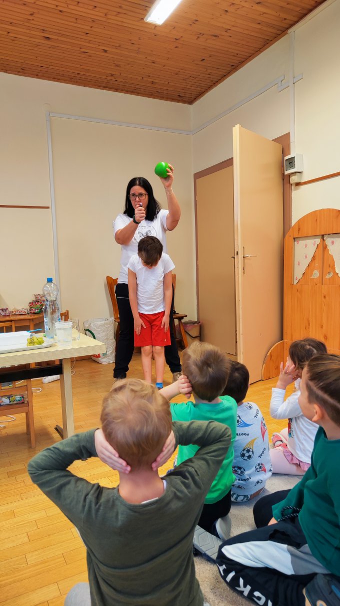 Vajon kidurran a vízzel töltött lufi?